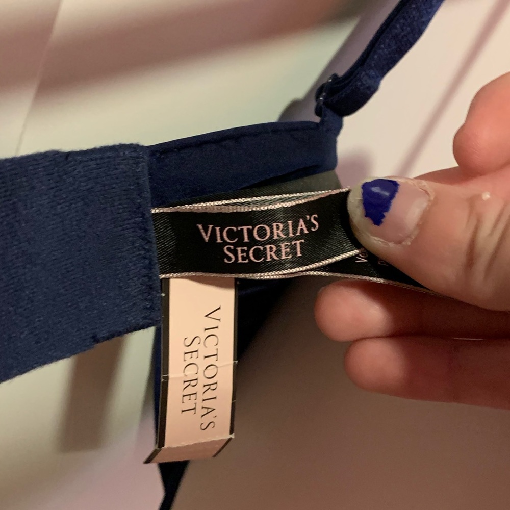 Victoria’s Secret Bra(Size=32DD) - Picture 6 of 7